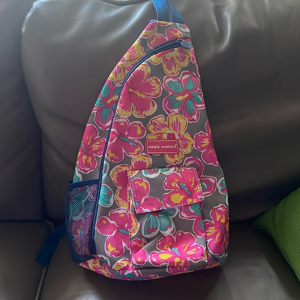 Simply Southern Hawaiian sling bag. EUC